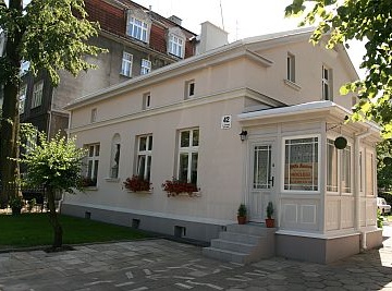 Little House Widok na budynek i parking